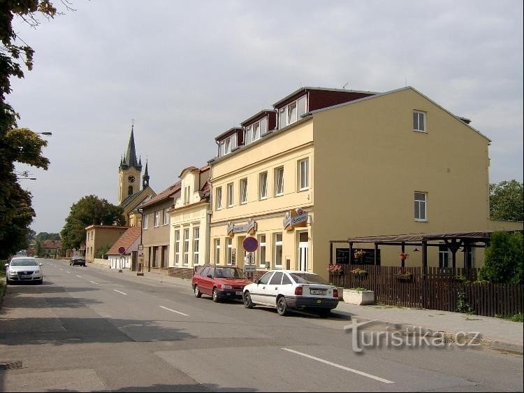 Nebušická ulice 2: Nebušická ulice v Nebušicích