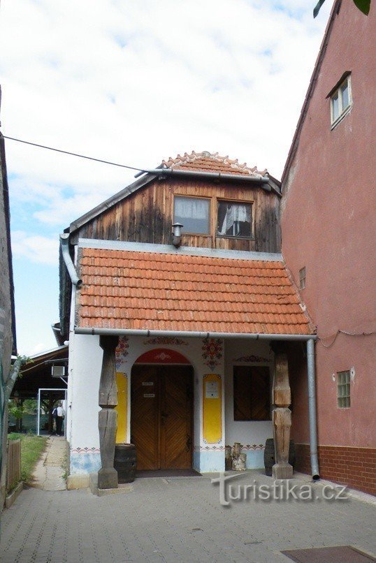 Nechory, mali modificirani vinski podrum