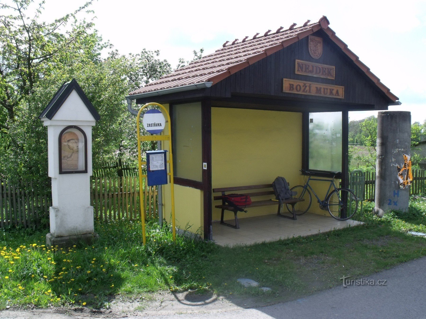 stație de autobuz din apropiere