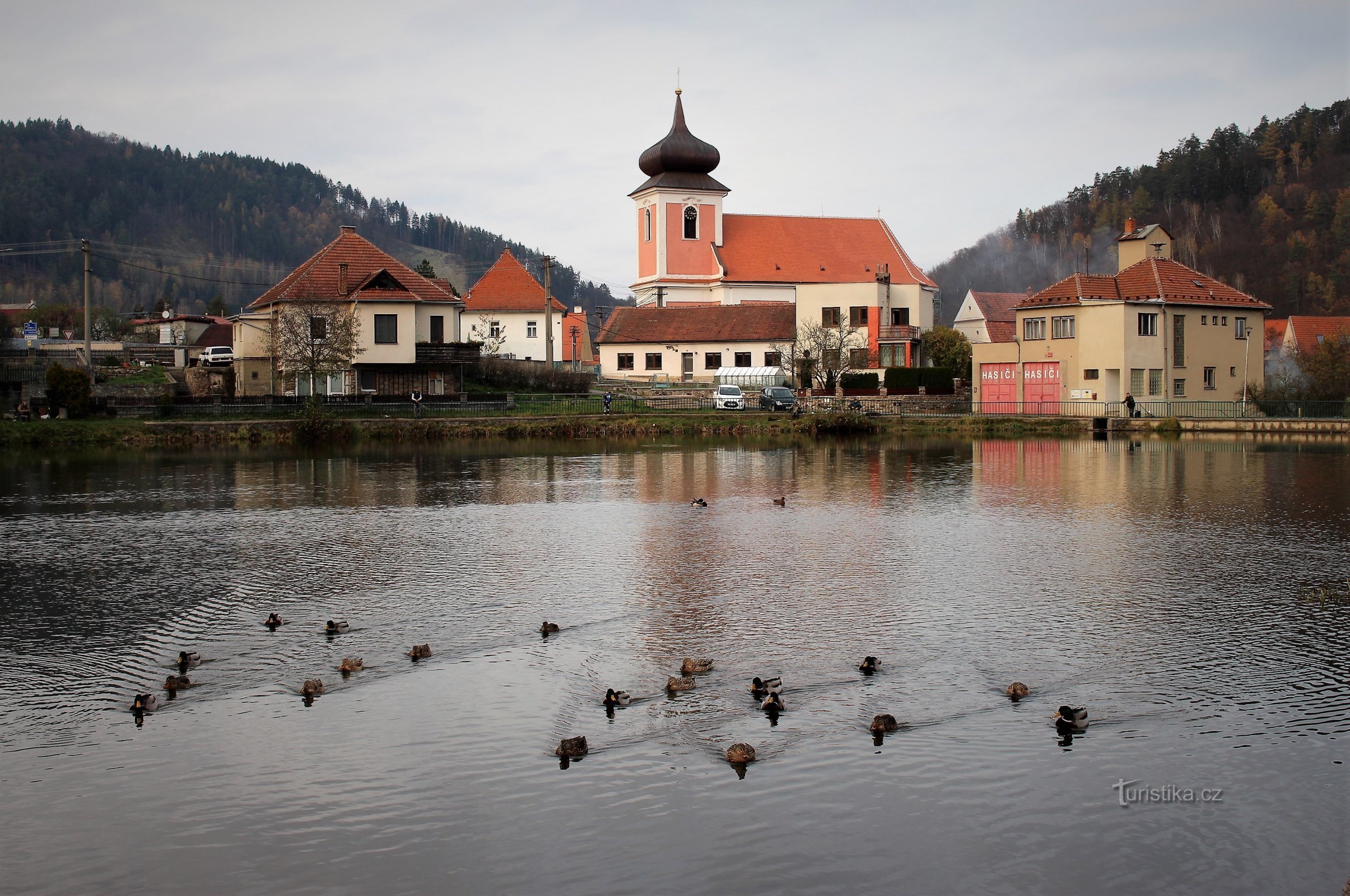 Nedvedice - biserica Sf. Kunhuty