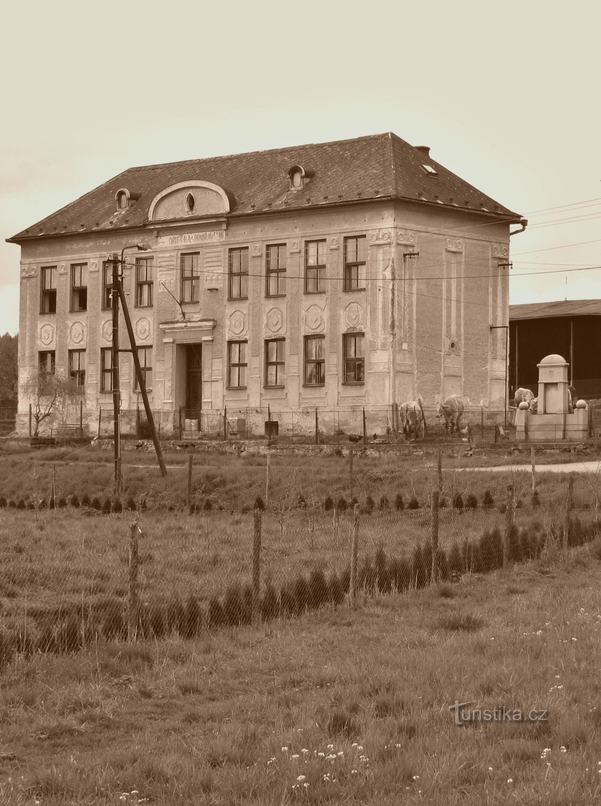 Nedvezí (Rohle) – German municipal school