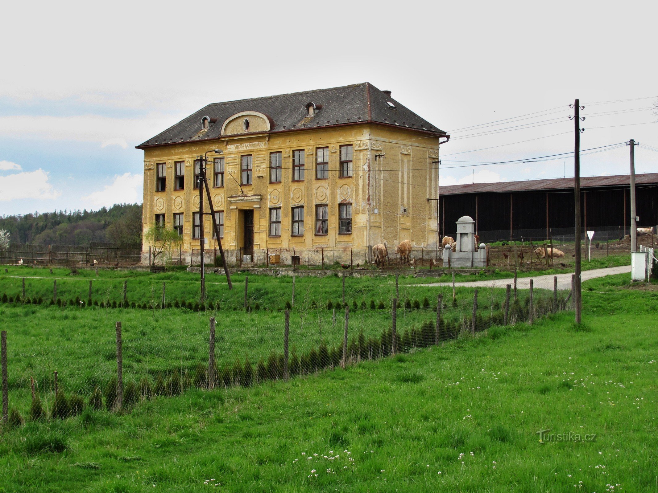 Nedvezí (Rohle) – German municipal school