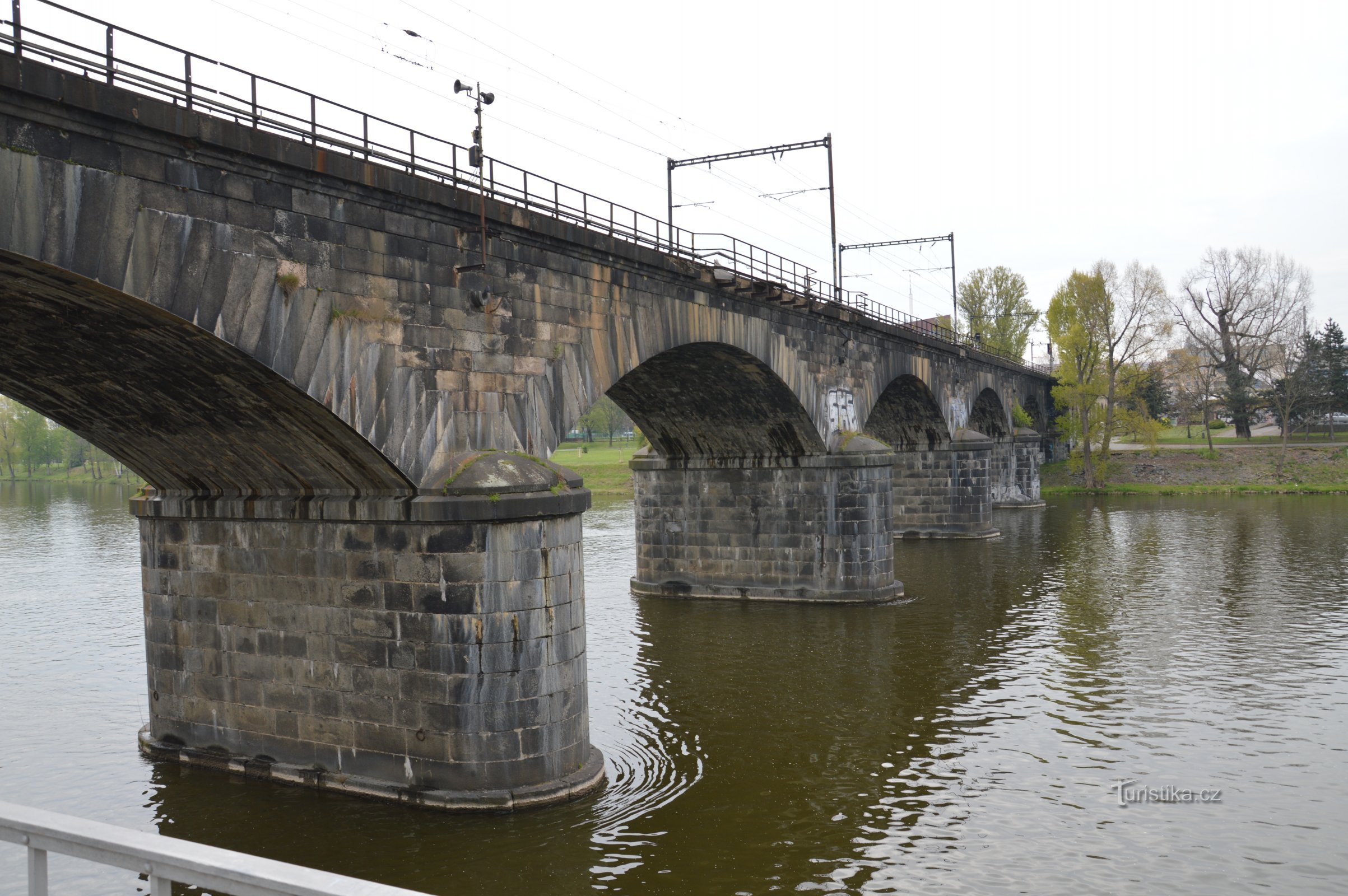 Viaduc de Negrelli depuis la Vltava