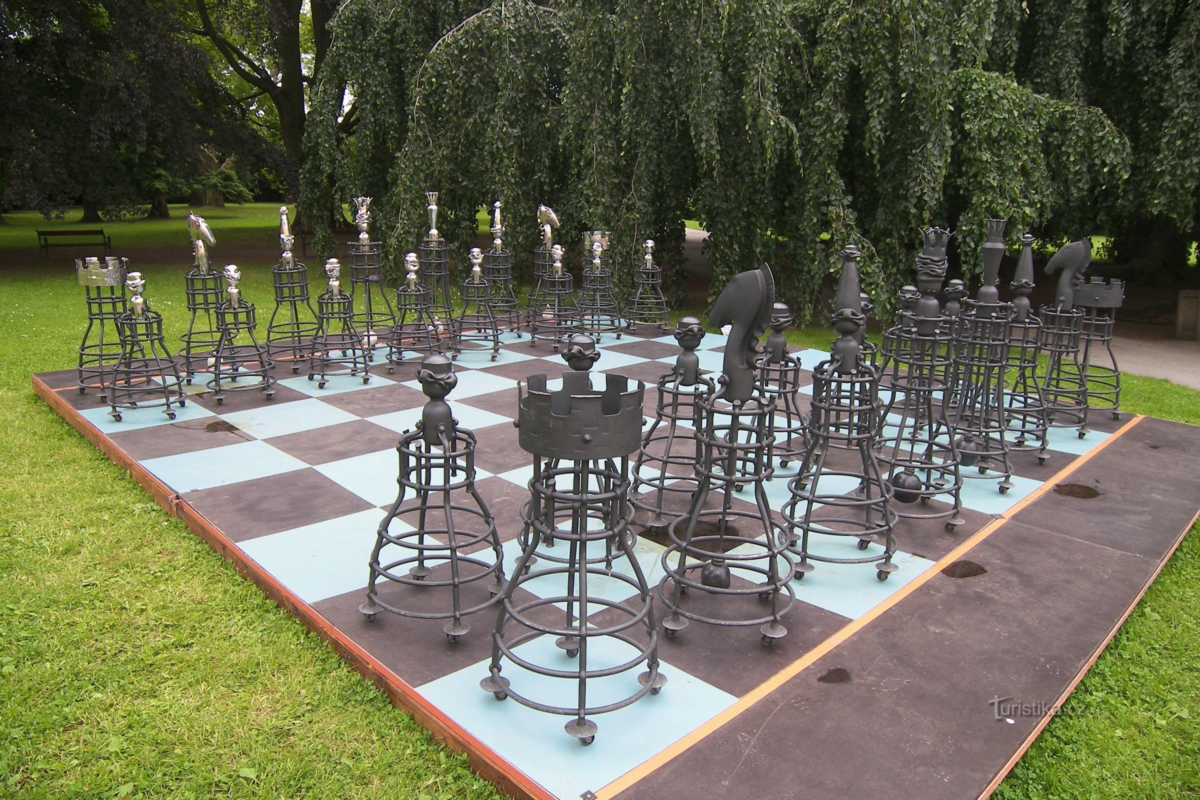 不是。 捷克共和国的锻造国际象棋