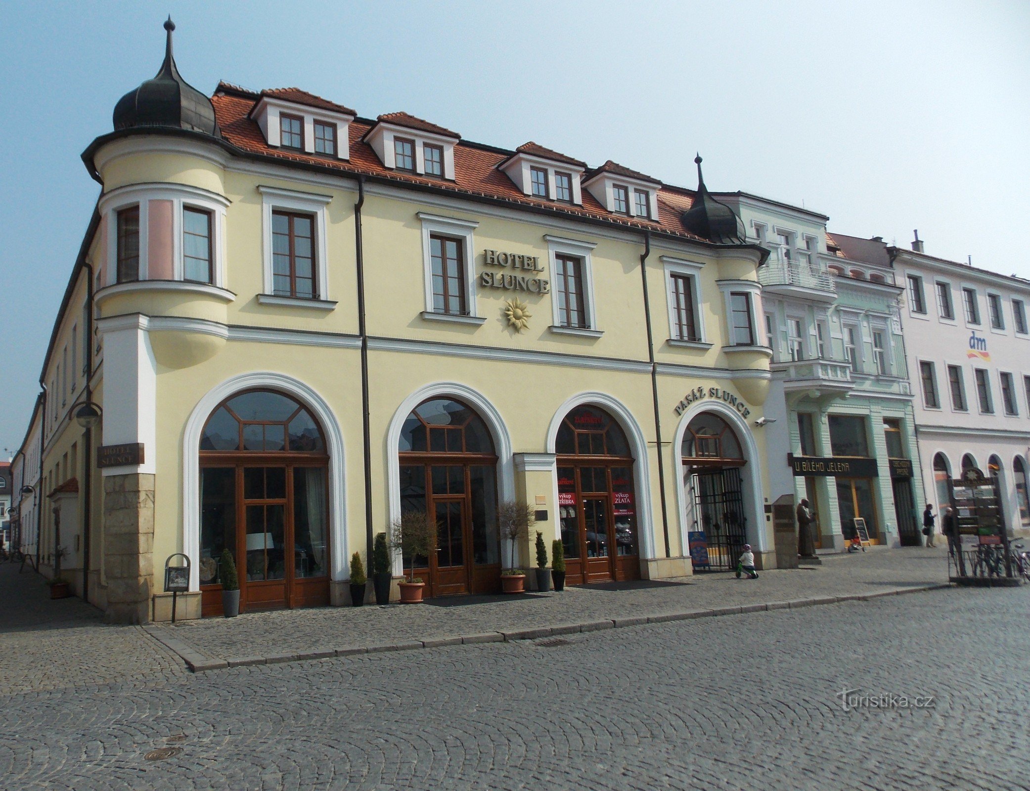 UherskéHradištěの中心にある最も美しい太陽の通路