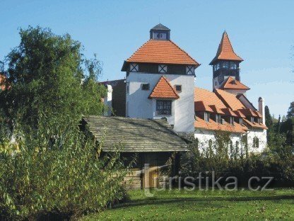 Il castello più giovane della Boemia - Červený Újezd