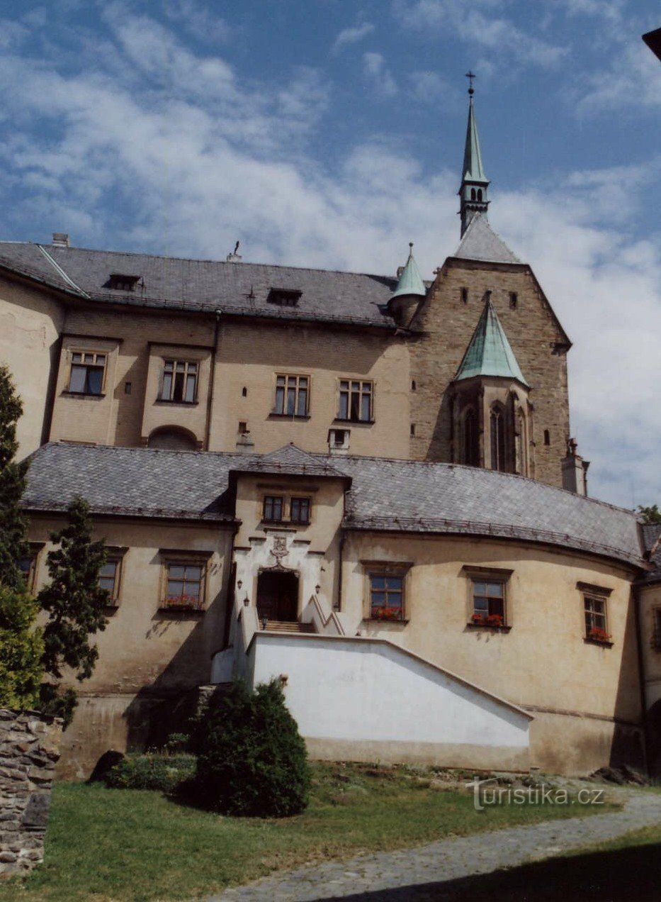 die traditionellste Ansicht der Burg von Südwesten