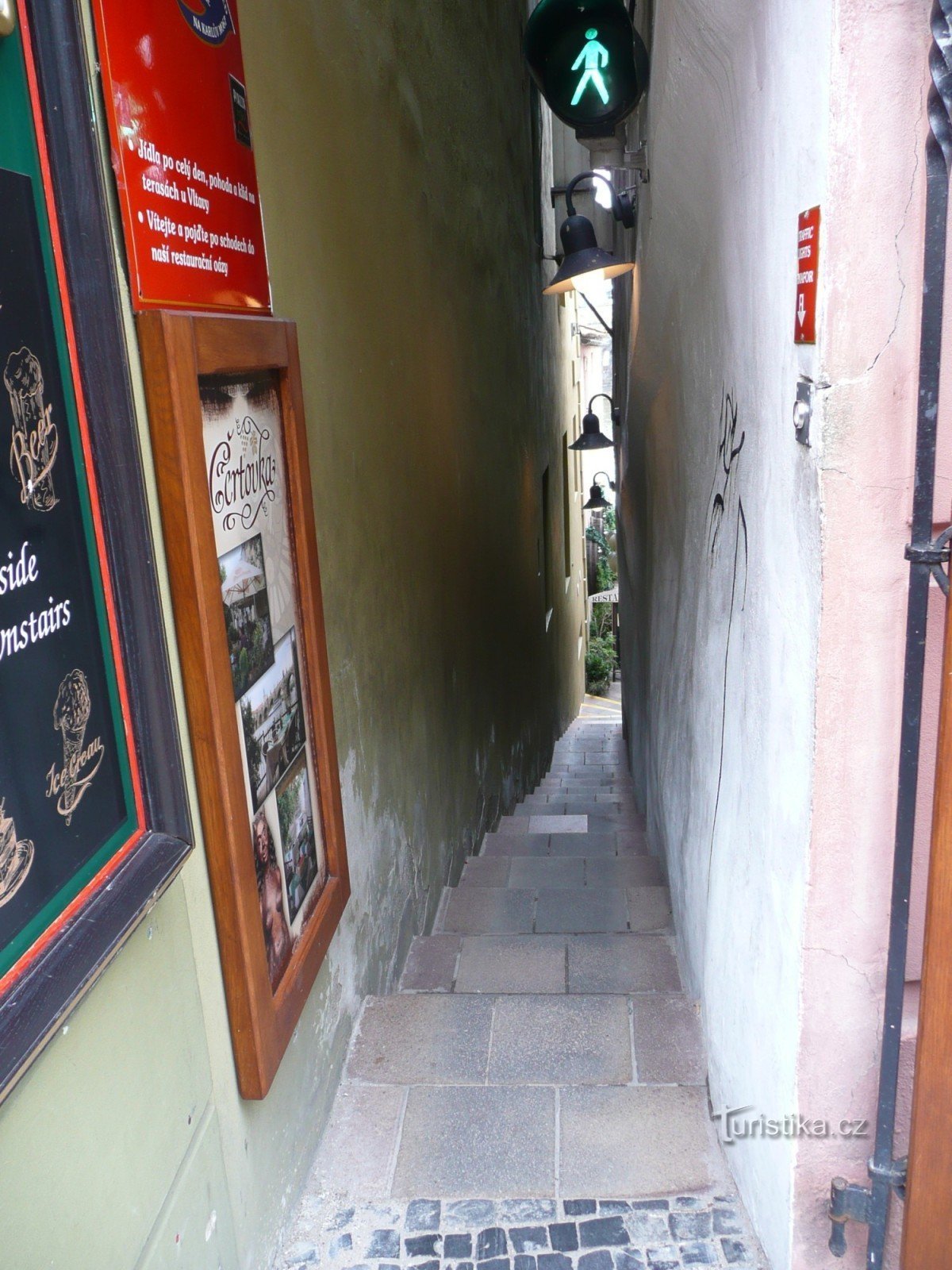 La ruelle la plus étroite de Prague