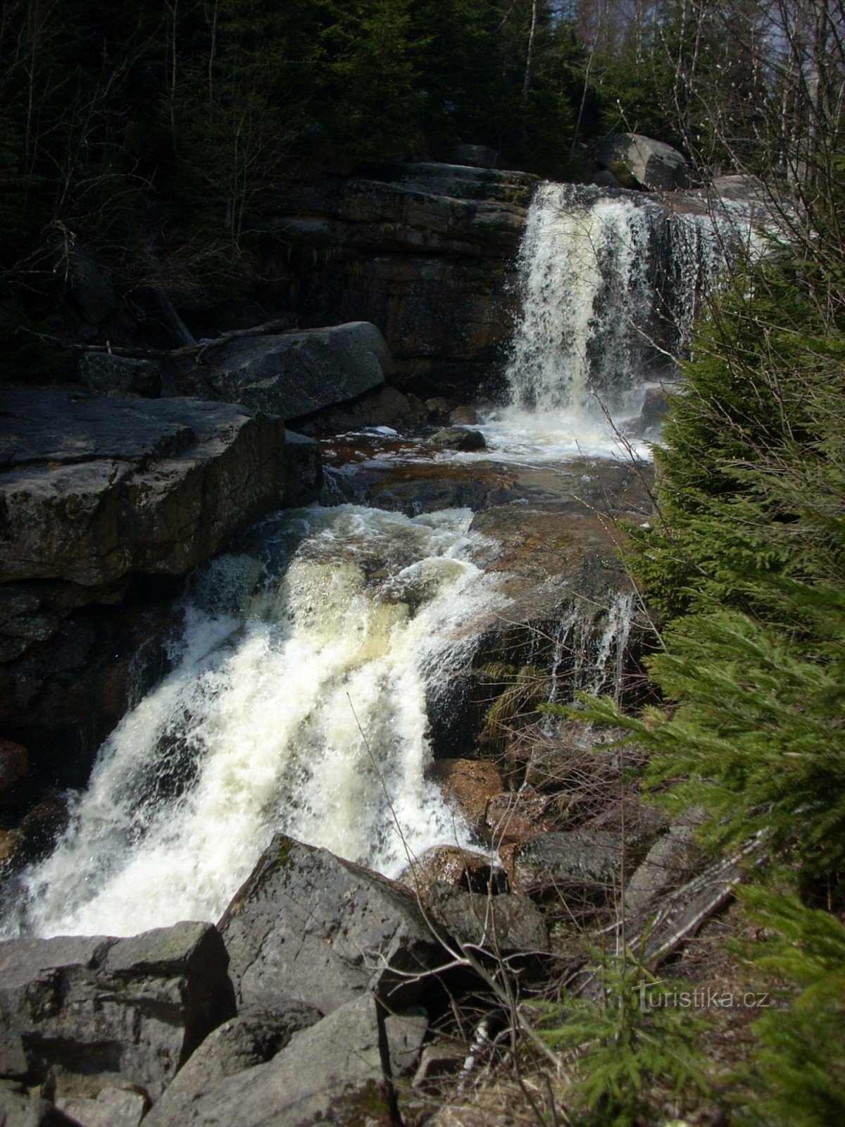 A maior e mais bela cachoeira das montanhas Jizera - cachoeiras Jedlové