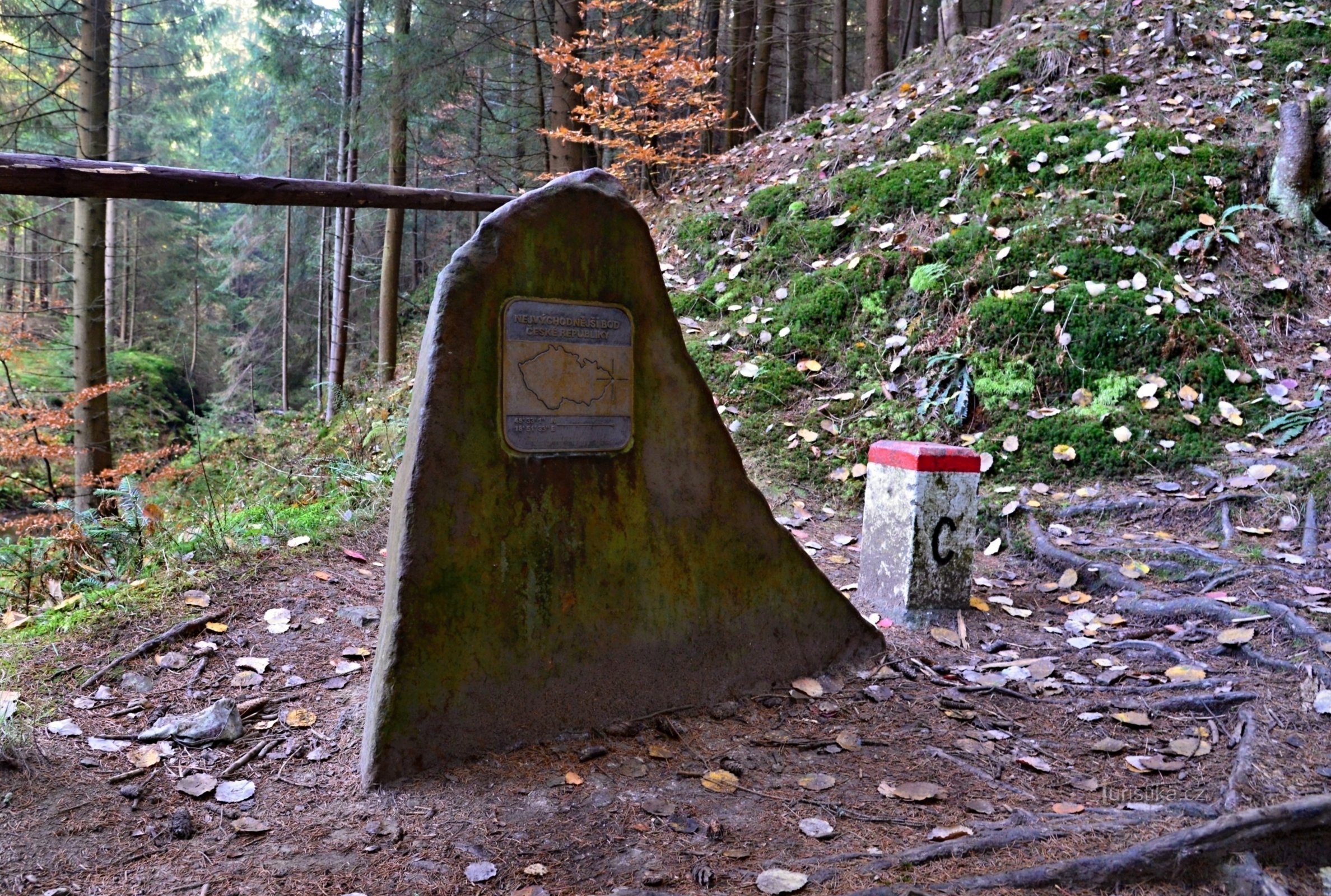 Самая восточная точка Чехии в кадастре Буковца возле Яблункова.