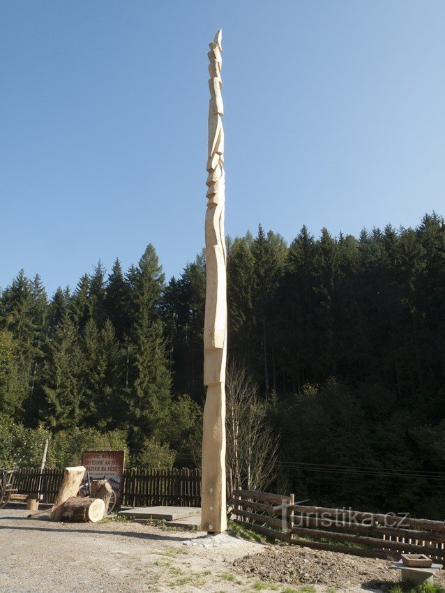 A legmagasabb egyrészes fából készült szobor