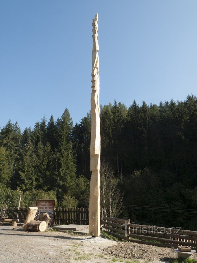 Die höchste einteilige Holzskulptur