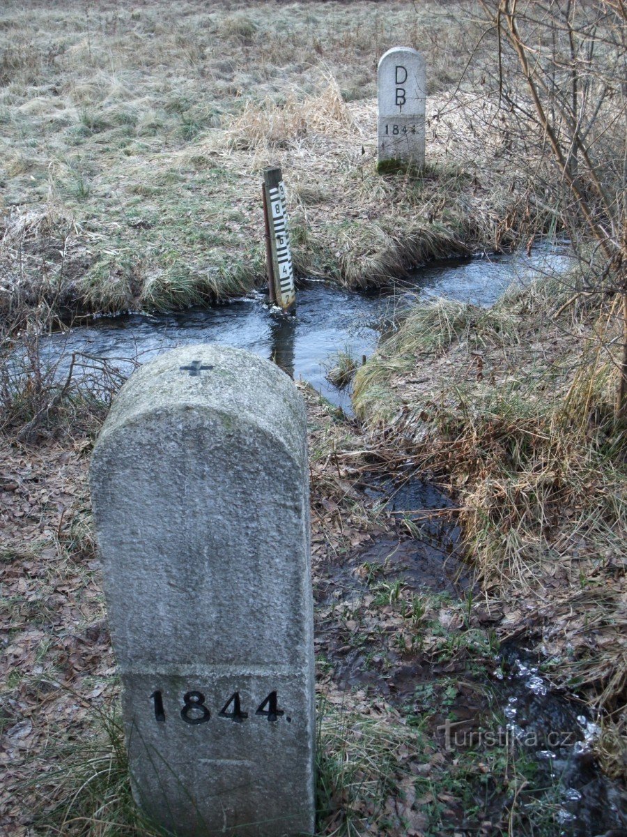 Najzapadnija točka Češke, s druge strane potoka Újezdské, je Njemačka