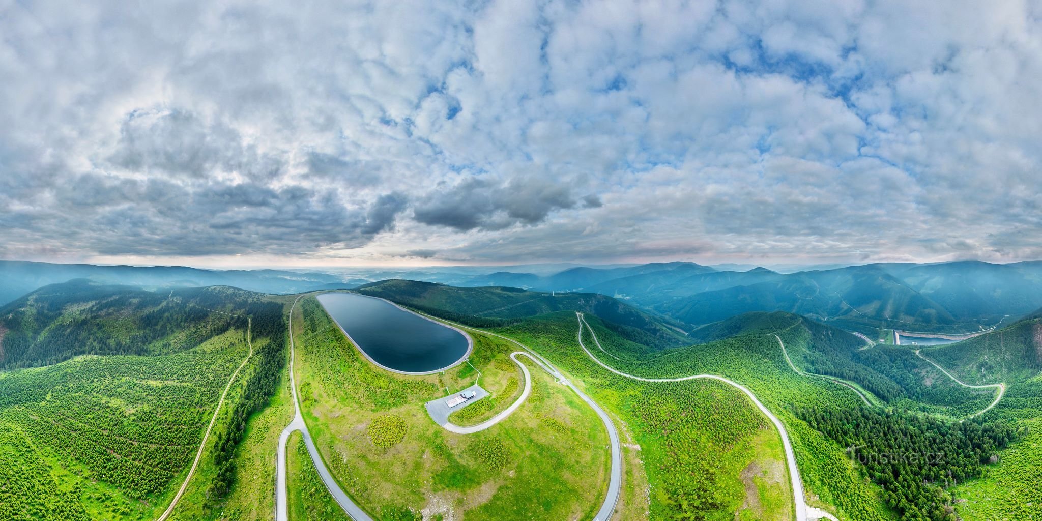 La centrale hydroélectrique de pompage la plus célèbre de République tchèque est Dlouhé stráně