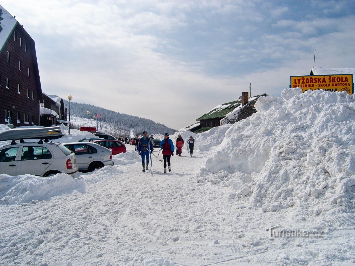 Parfois il y a vraiment beaucoup de neige sur la selle