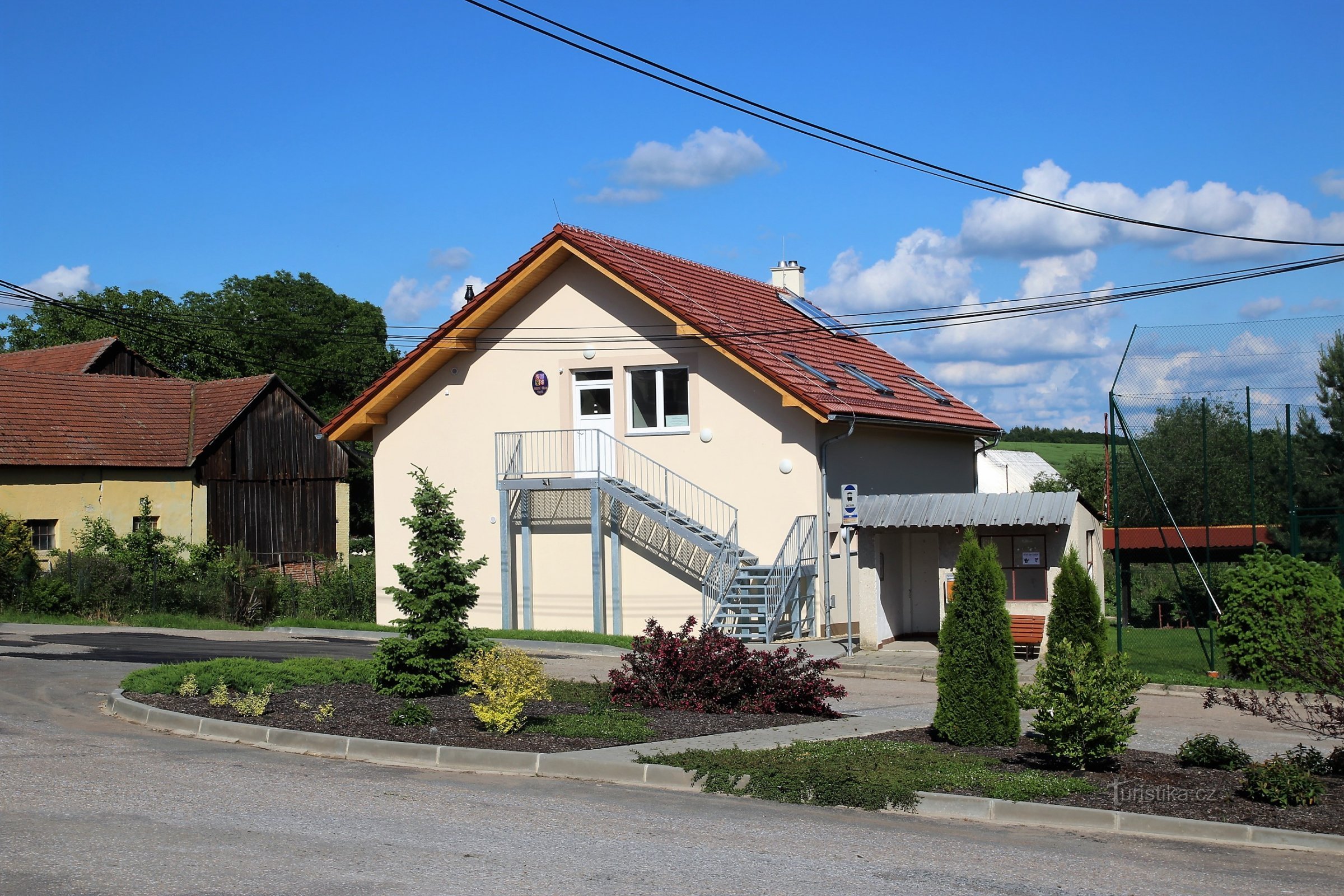 Nelepeč, oficina municipal