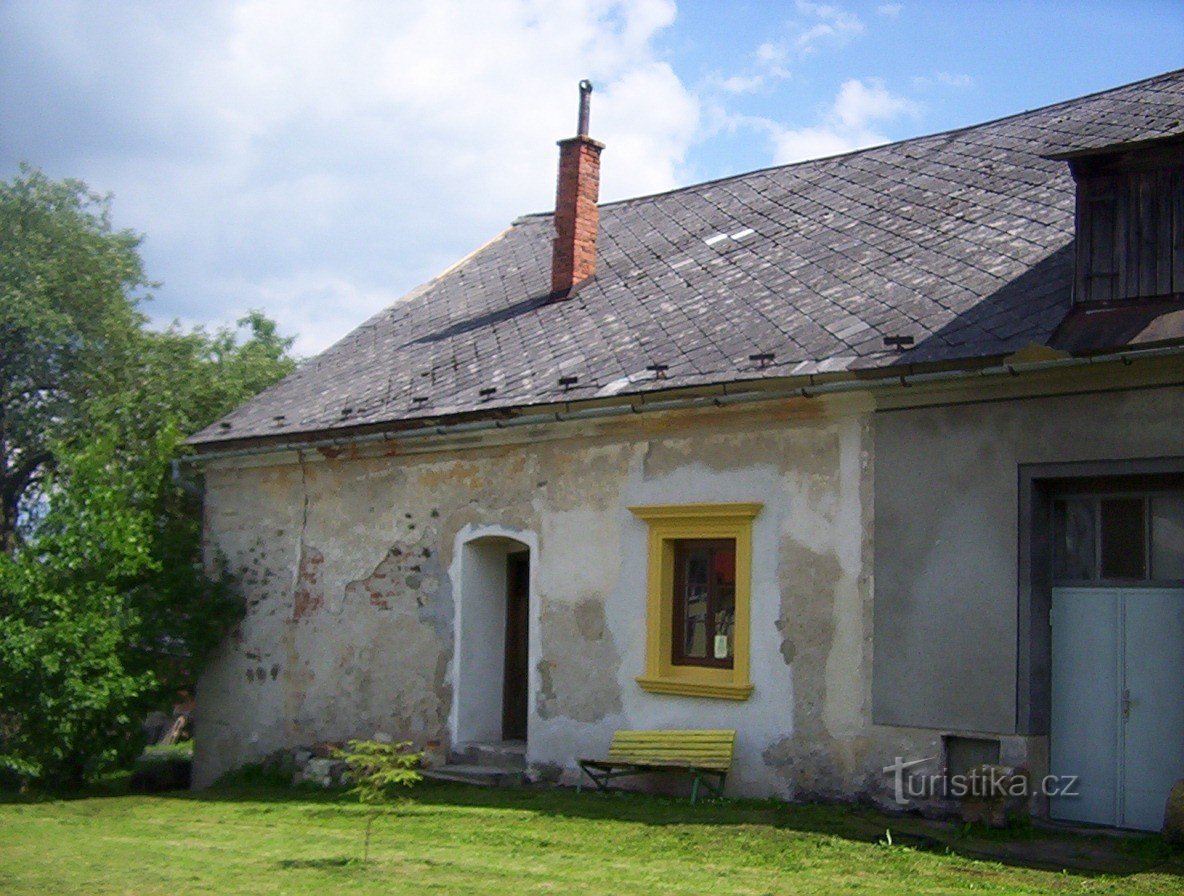 Nemile-Schloss-teilweise rekonstruierter Teil-Foto: Ulrych Mir.