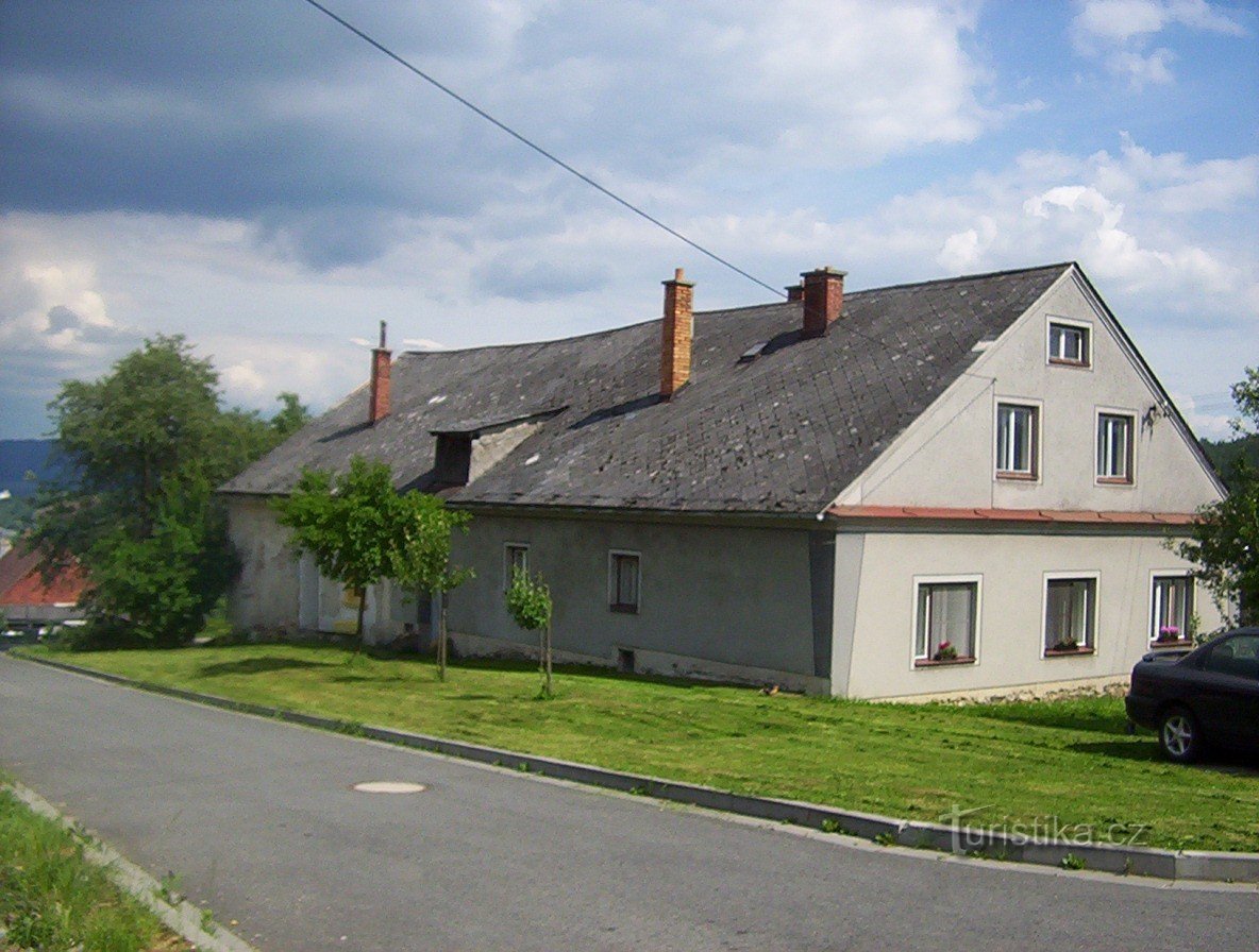 Nemile-Schloss-zweite Hälfte des Schlosses, erheblich modernisiert-Foto: Ulrych Mir.