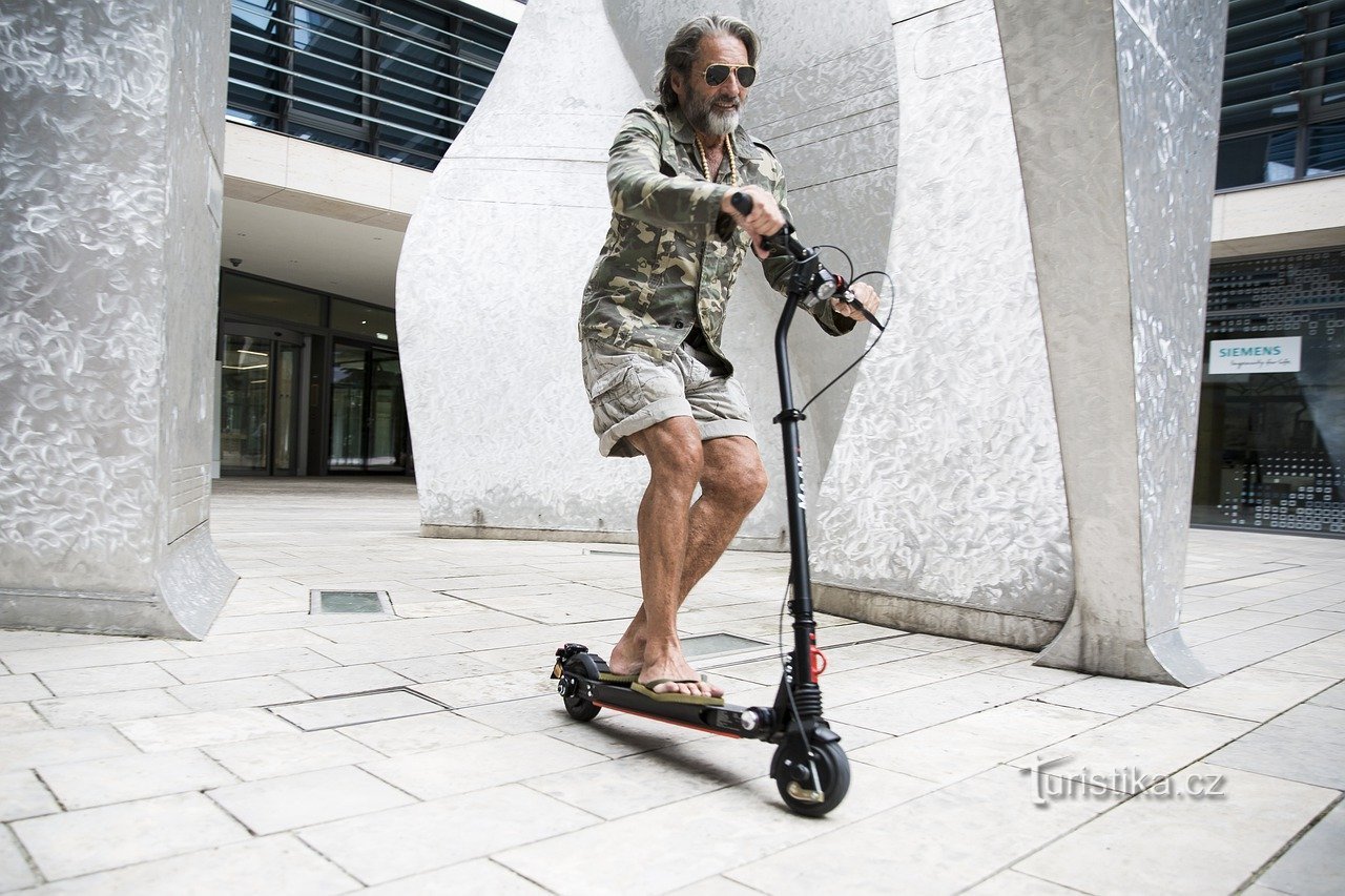 Nu este un scuter ca un scuter - băieților le plac mai ales trotinetele freestyle