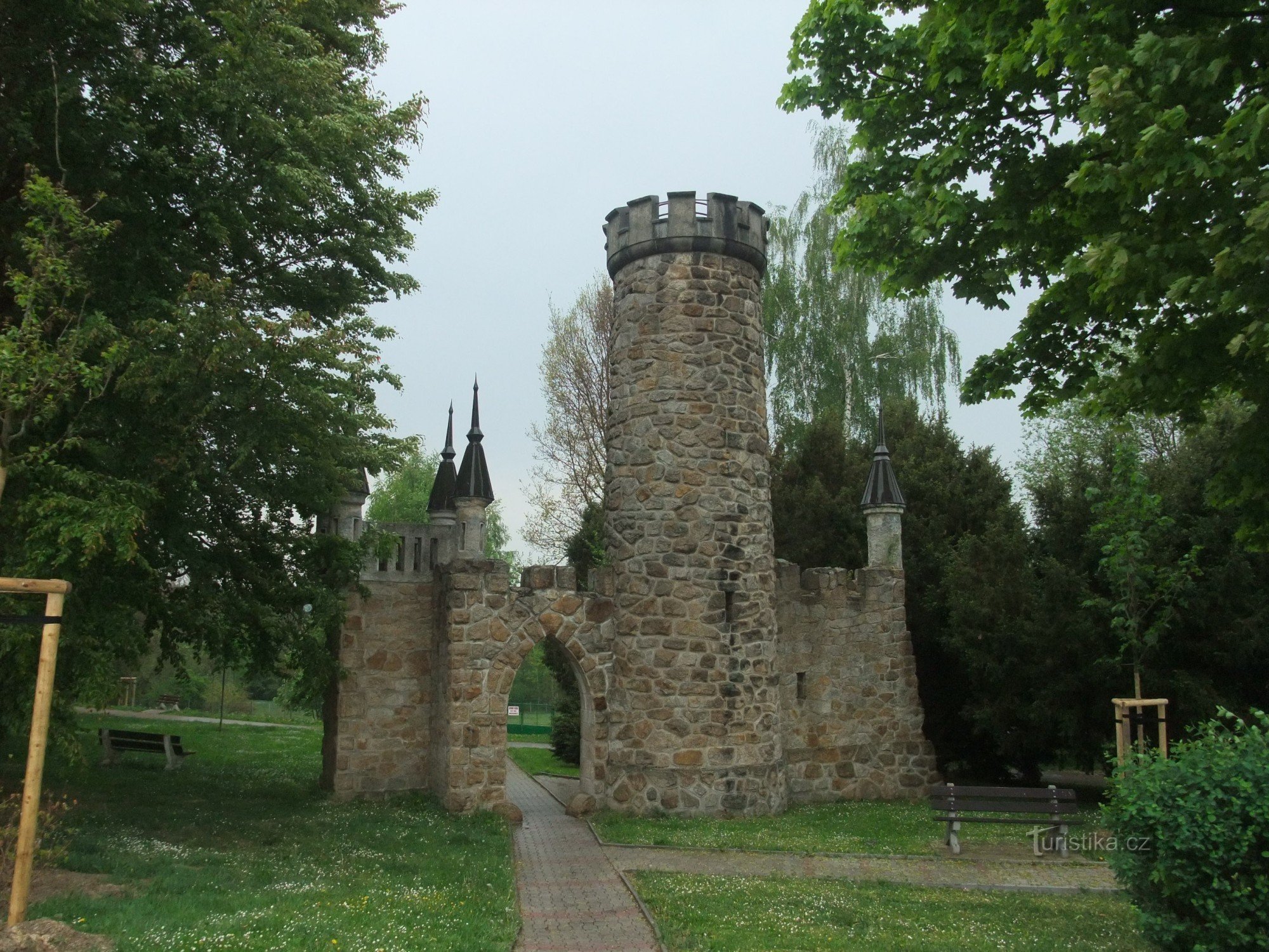 De ongewone uitkijktoren van Salingburg in Františkovy Lázně