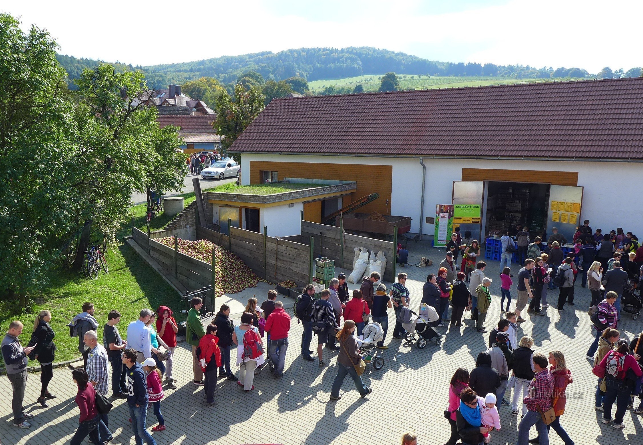 Countless people interested in fresh apple cider, the taste of which you will never forget.