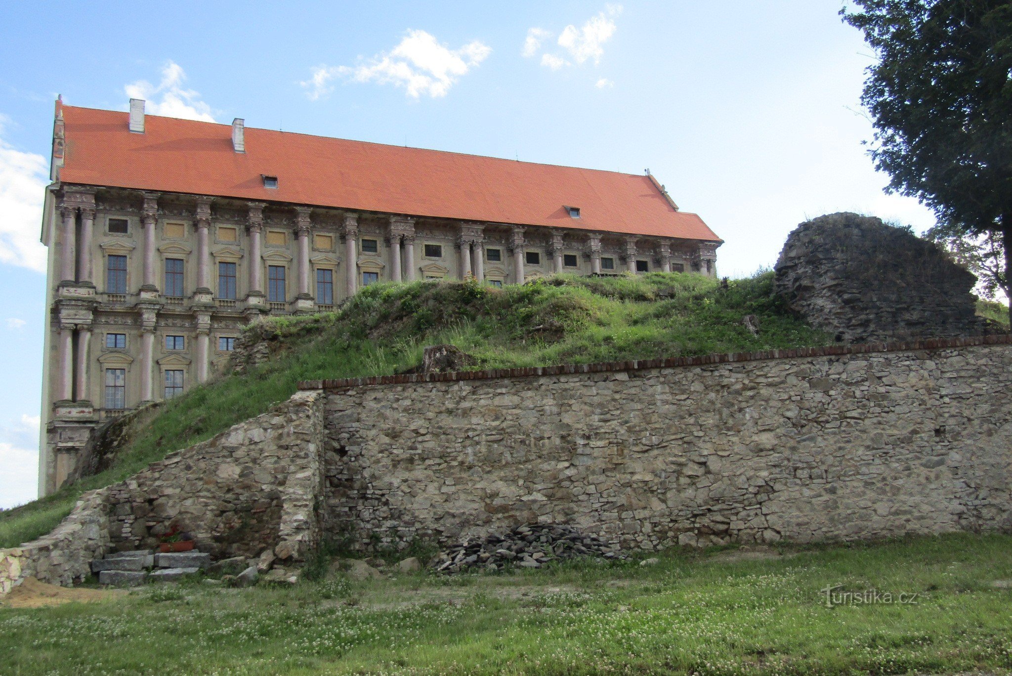 Nepřehlédnutelný zámek Plumlov