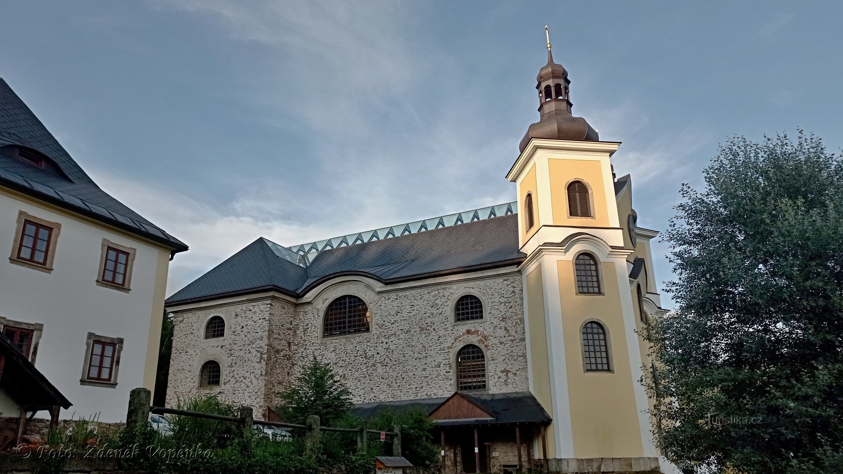 Neratovský kostel Nanebevzetí Panny Marie.