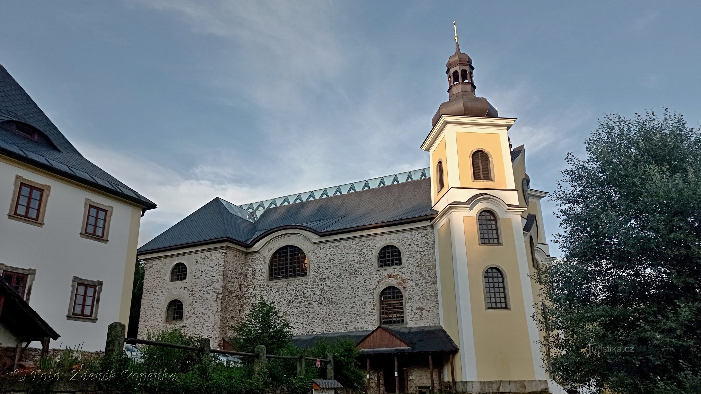 Nerat Iglesia de la Asunción de la Virgen María.