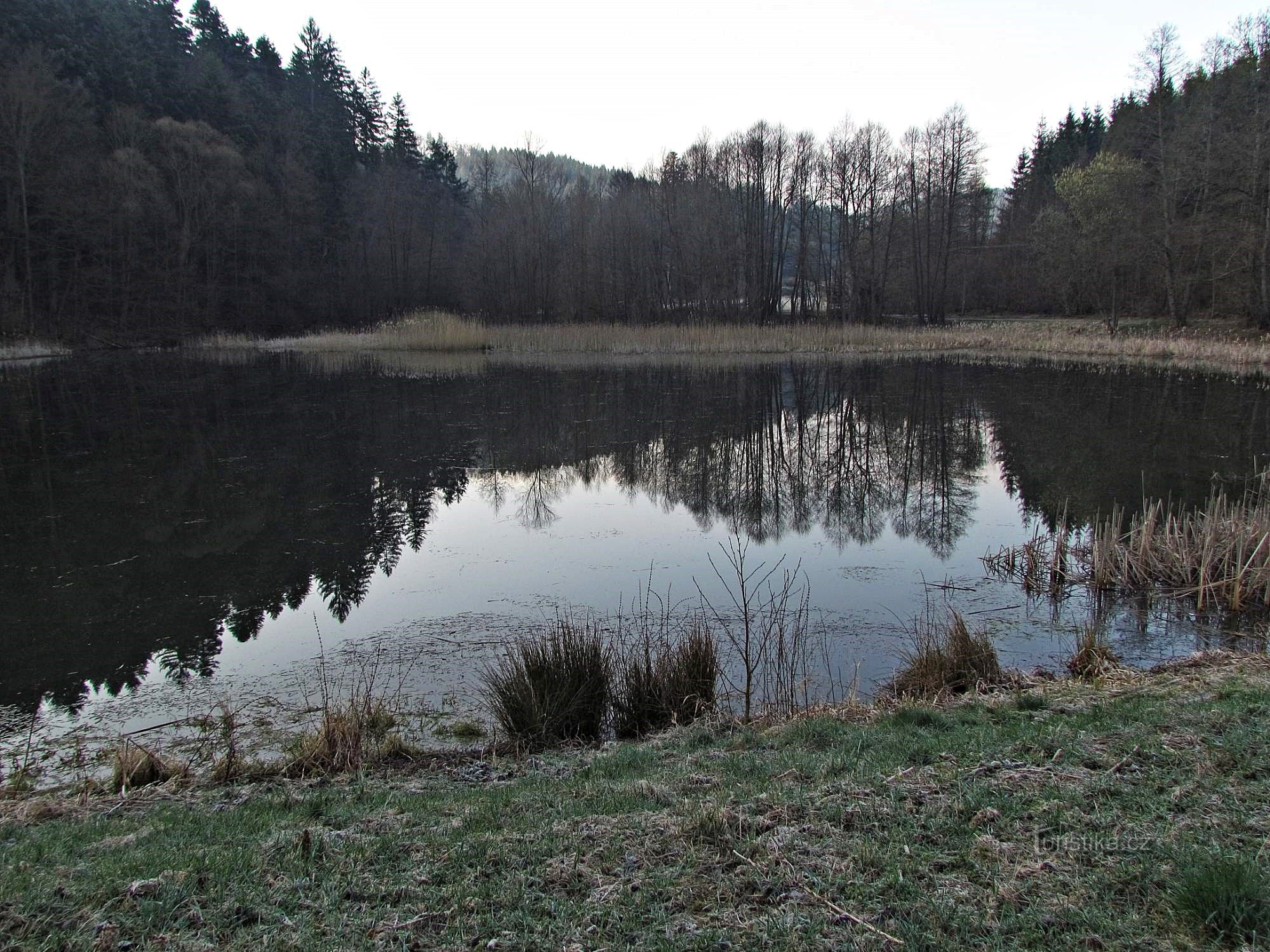 Lago Neratovský