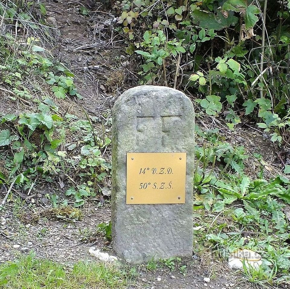 Nižbor, bod křížení poledníku s rovnoběžkou