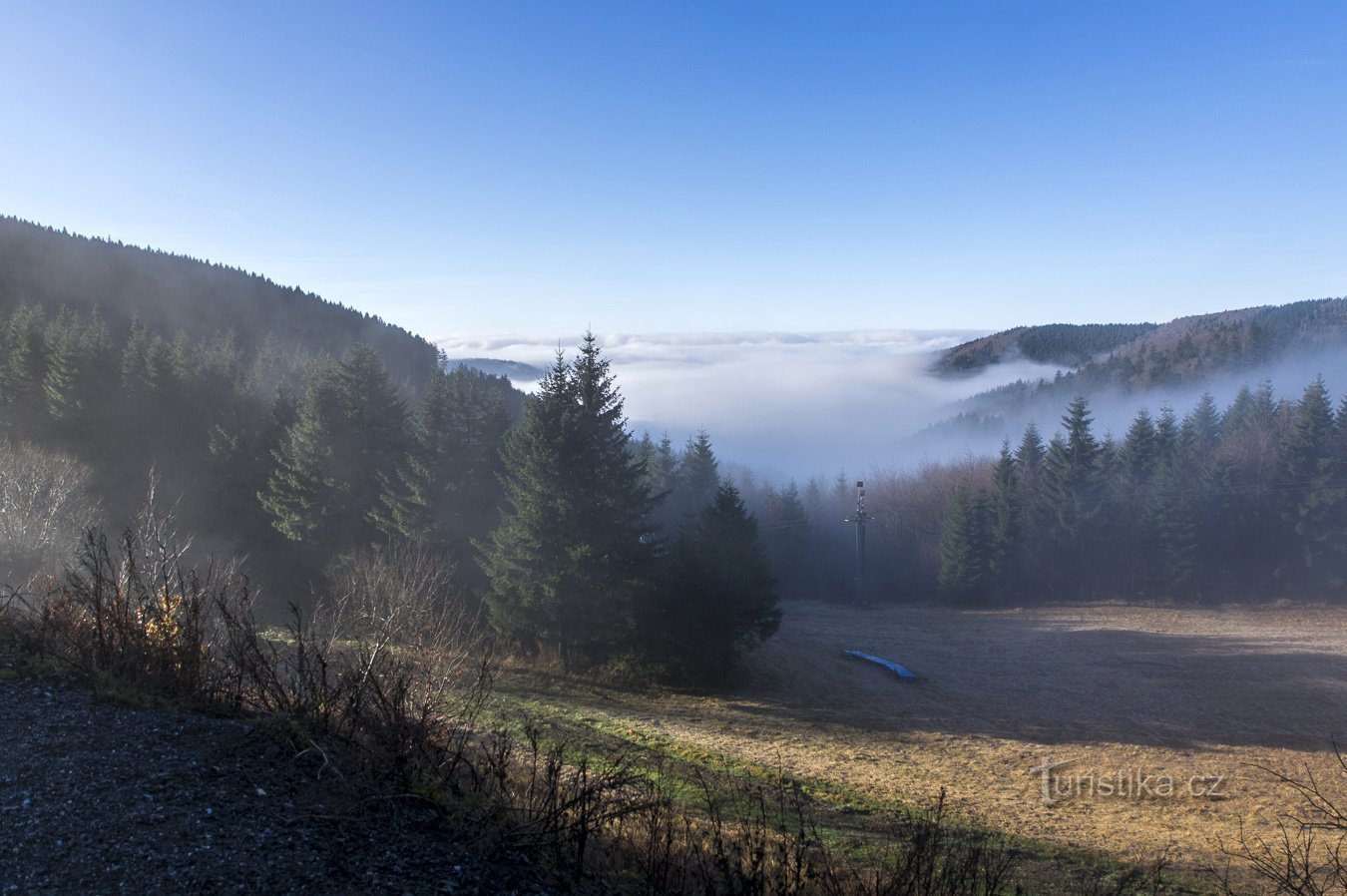 Lage bewolking onder de Červenohorský pas