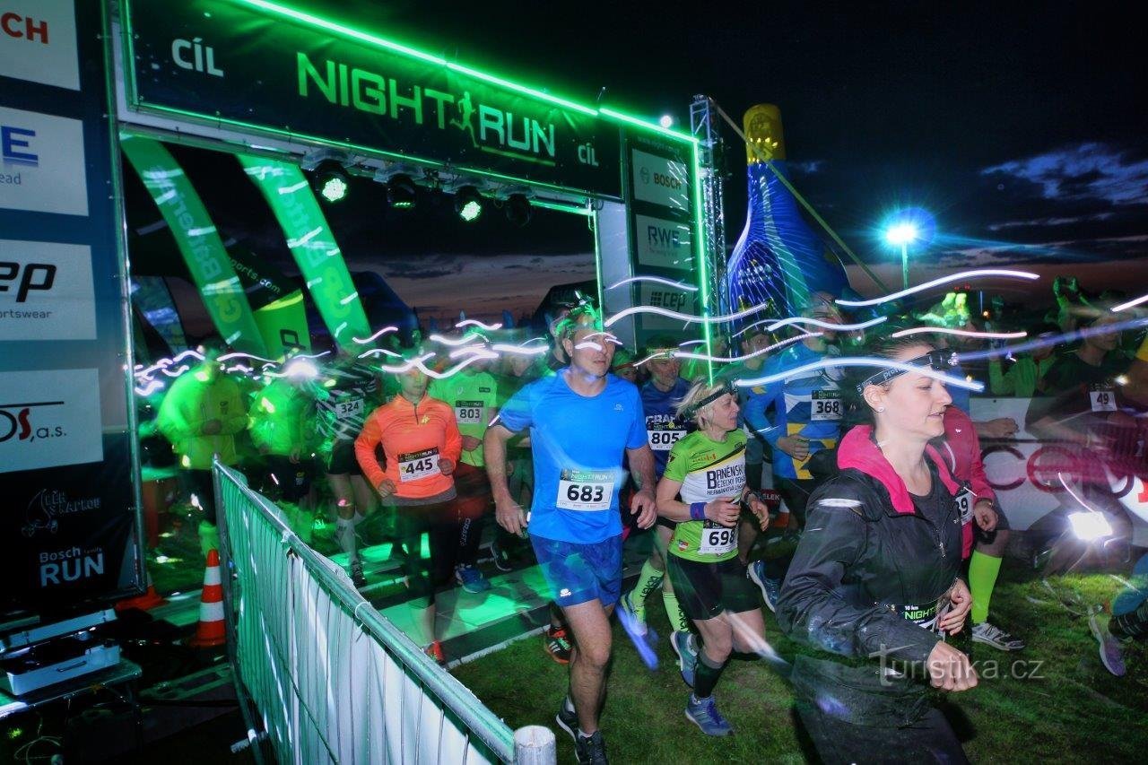 NN NIGHT RUN: Șapte motive pentru a alerga