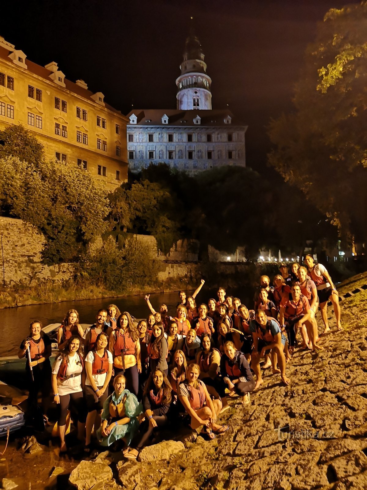 RAFTING DE NOAPTE (ČESKY KRUMLOV)