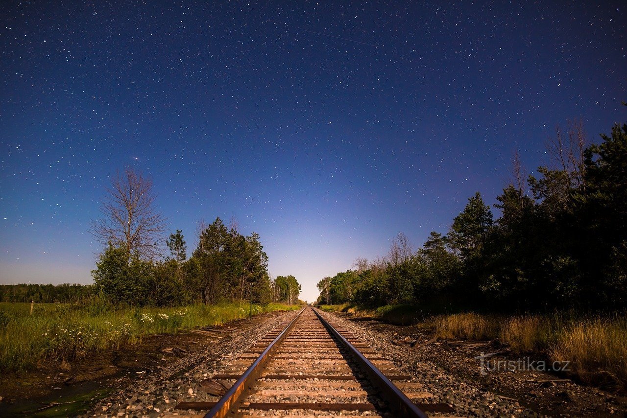 De trem noturno, você chegará ao seu destino com conforto e cheio de energia