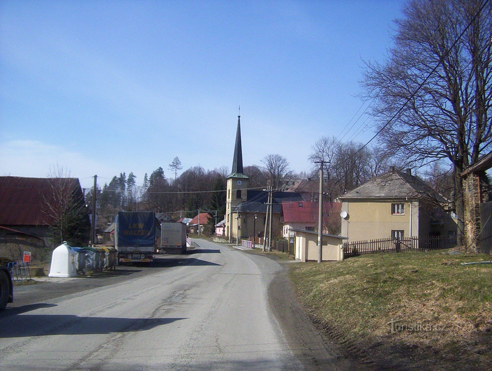 Norberčany - partea de nord cu capela Sf. Antonie - Foto: Ulrych Mir.