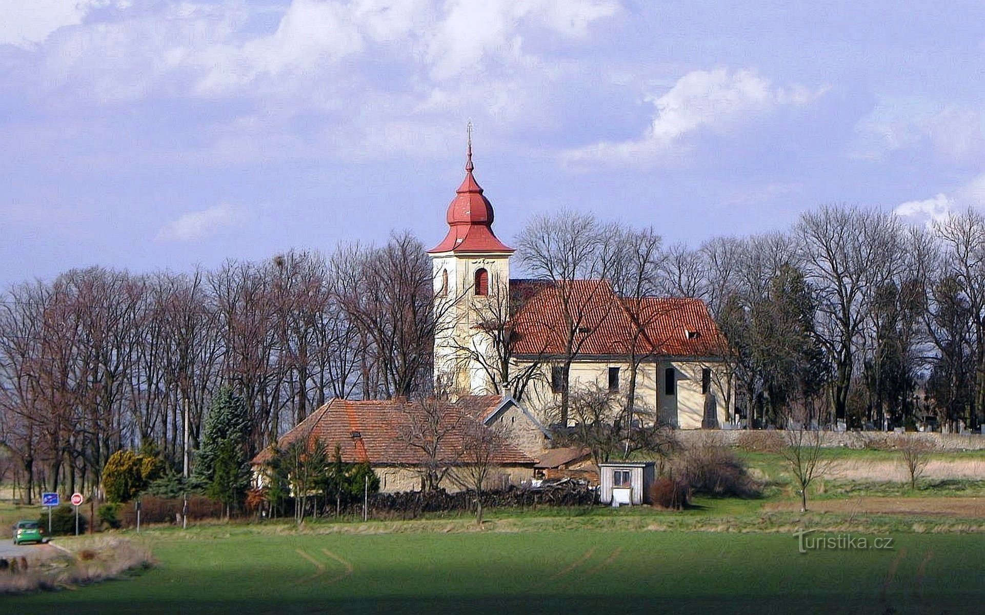 Noutonice, kostel Narození sv. Jana Křtitele od jihu