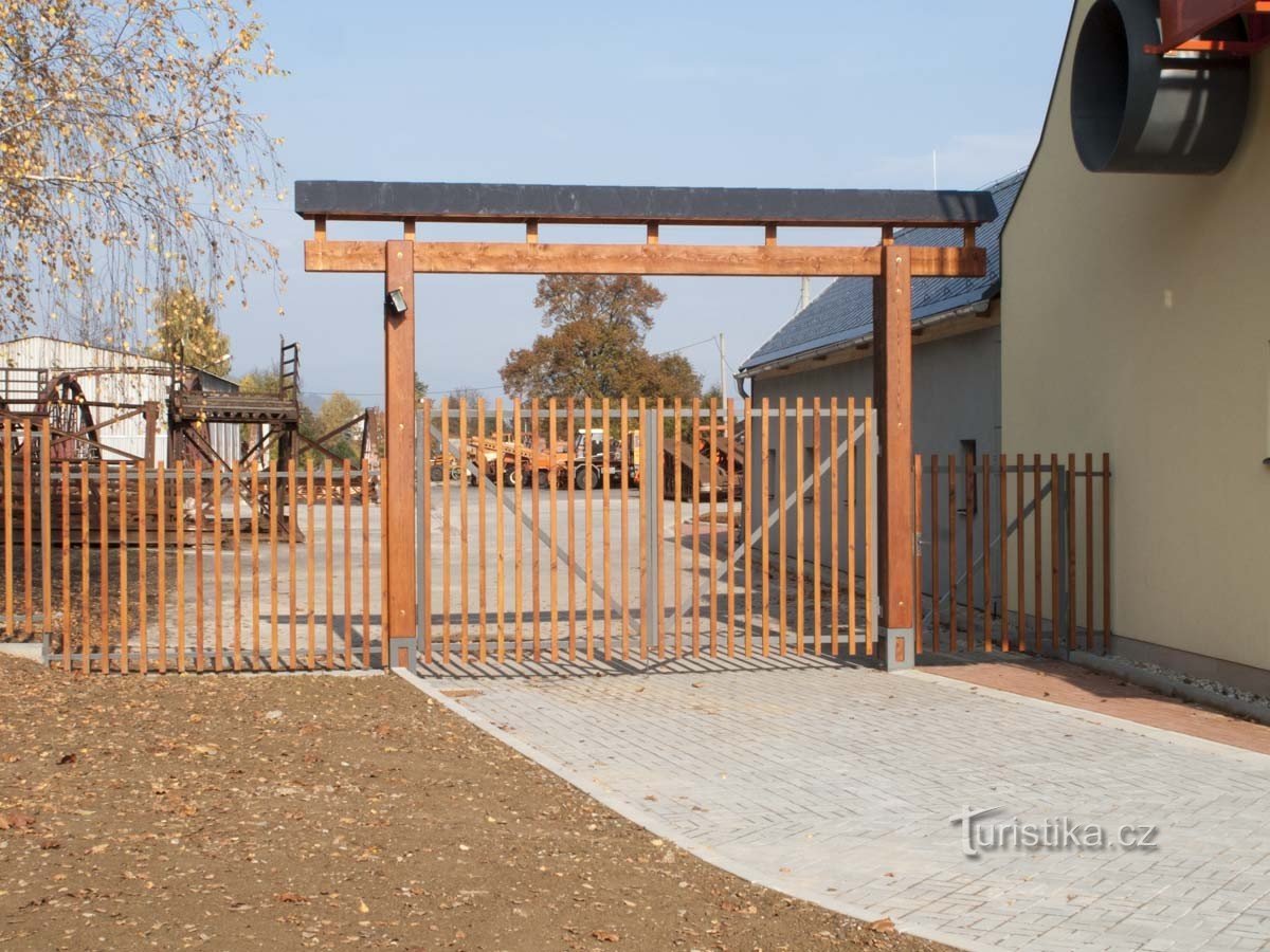 New gate