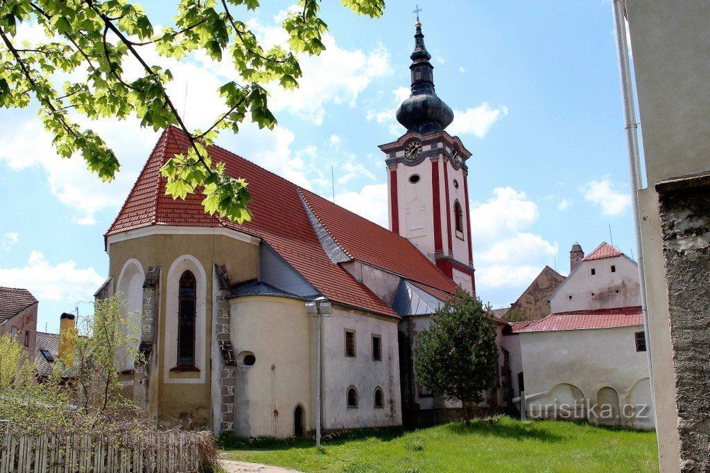 Nová Bystřice, Szent István plébániatemplom. Péter és Pál