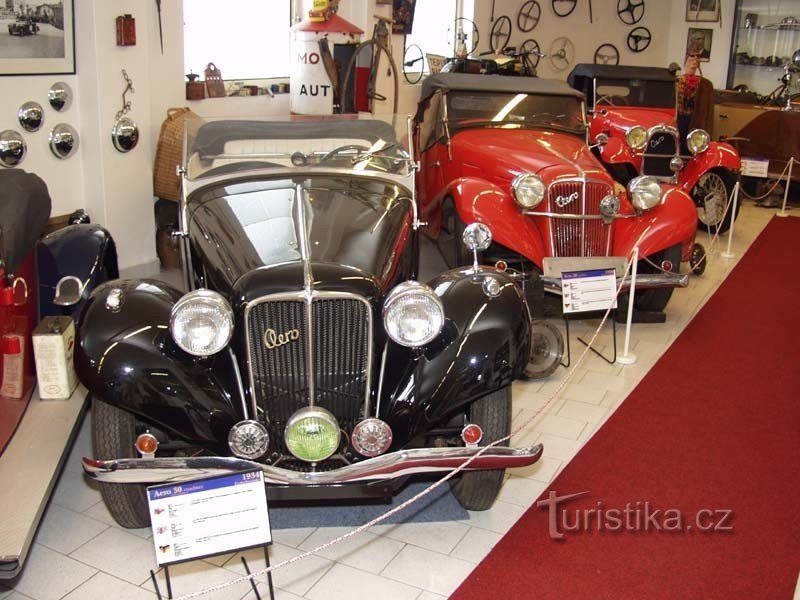 Nová Paka - Auto Moto 博物館 (博物館のウェブサイト http://www.automotomuseum.eu/ の画像を使用)