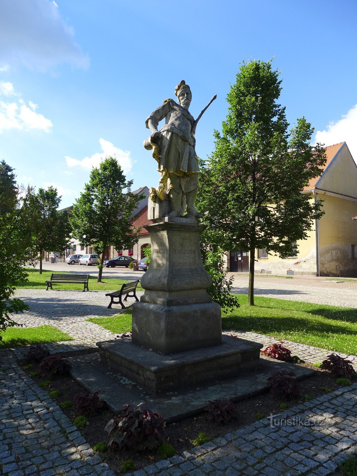 Novo Império - estátua de St. Floriana