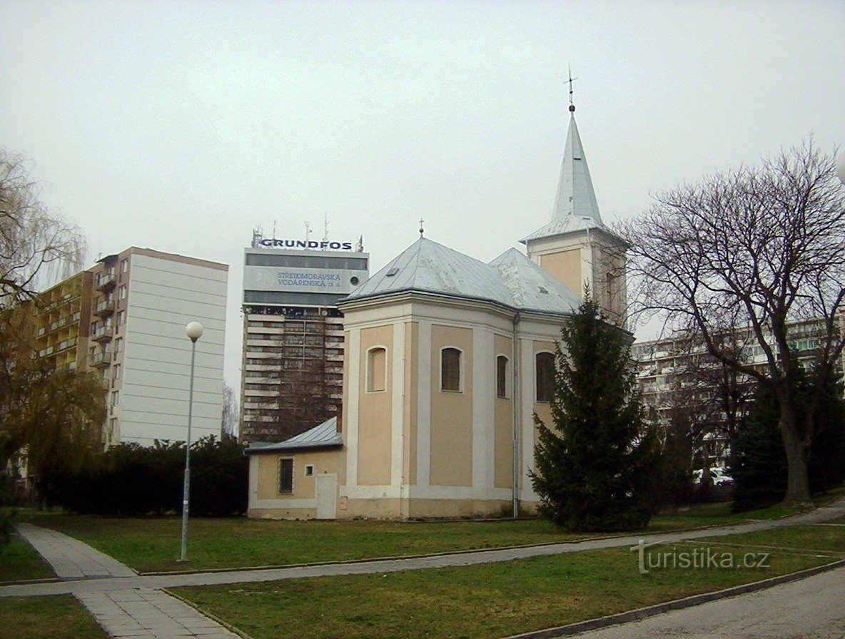 Nová Ulice - Vor Frue af Hjælpens kirke fra 1774-80 med et reservoir - Foto: Ulrych Mir.