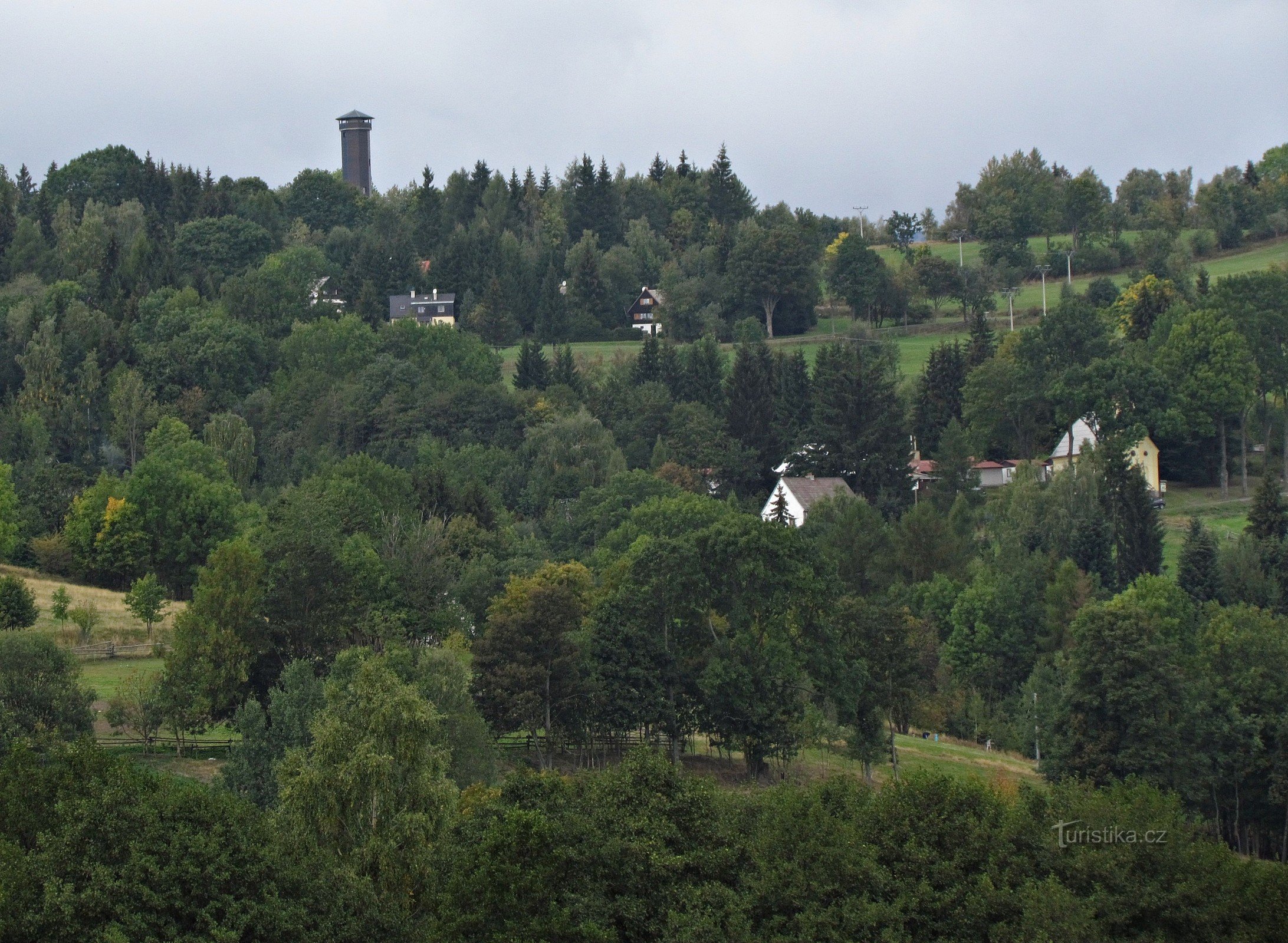 Nová Ves - gebied van de uitkijktoren Na Vyhlídke en huisje