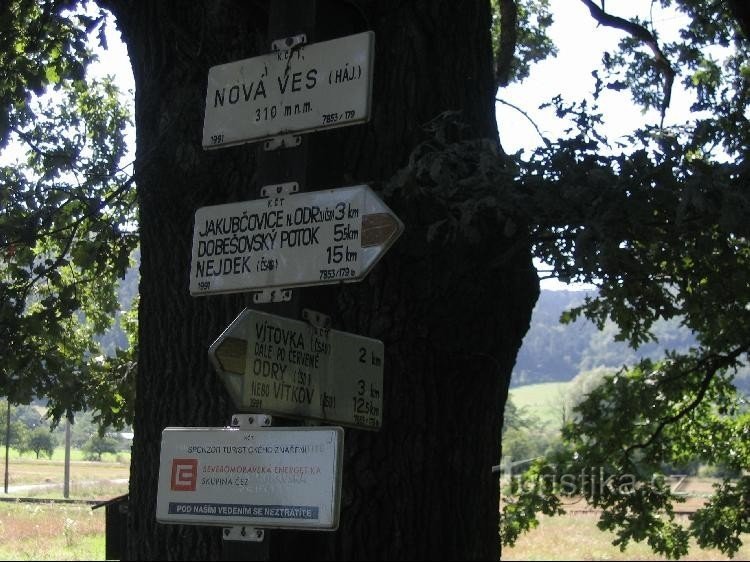 Nová Ves: Placa de sinalização na aldeia