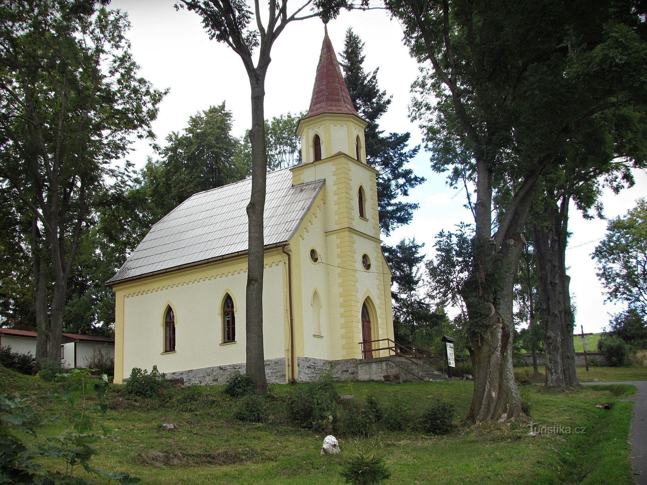Nová Ves - widok na kaplicę św. Anny