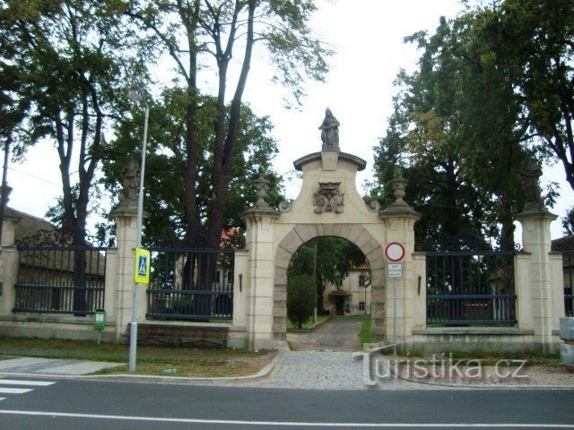 Nové Dvory lângă Kutná Hora-fosta mănăstire dominicană-Foto: Ulrych Mir.