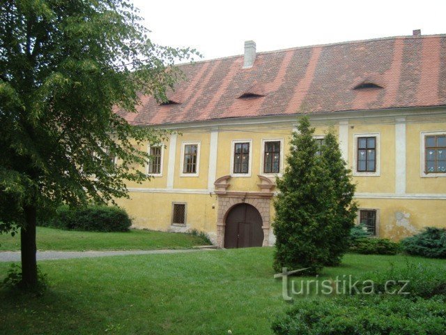 Nové Dvory nära Kutná Hory - slott - norr, huvudfasad - Foto: Ulrych Mir.