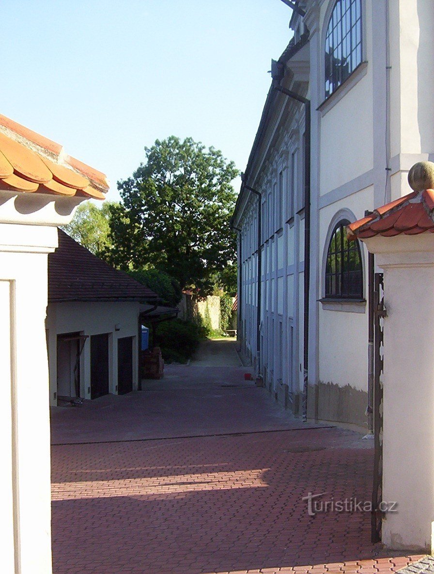 Nové Hrady - Monastère de la Miséricorde de Dieu - façade est - Photo : Ulrych Mir.