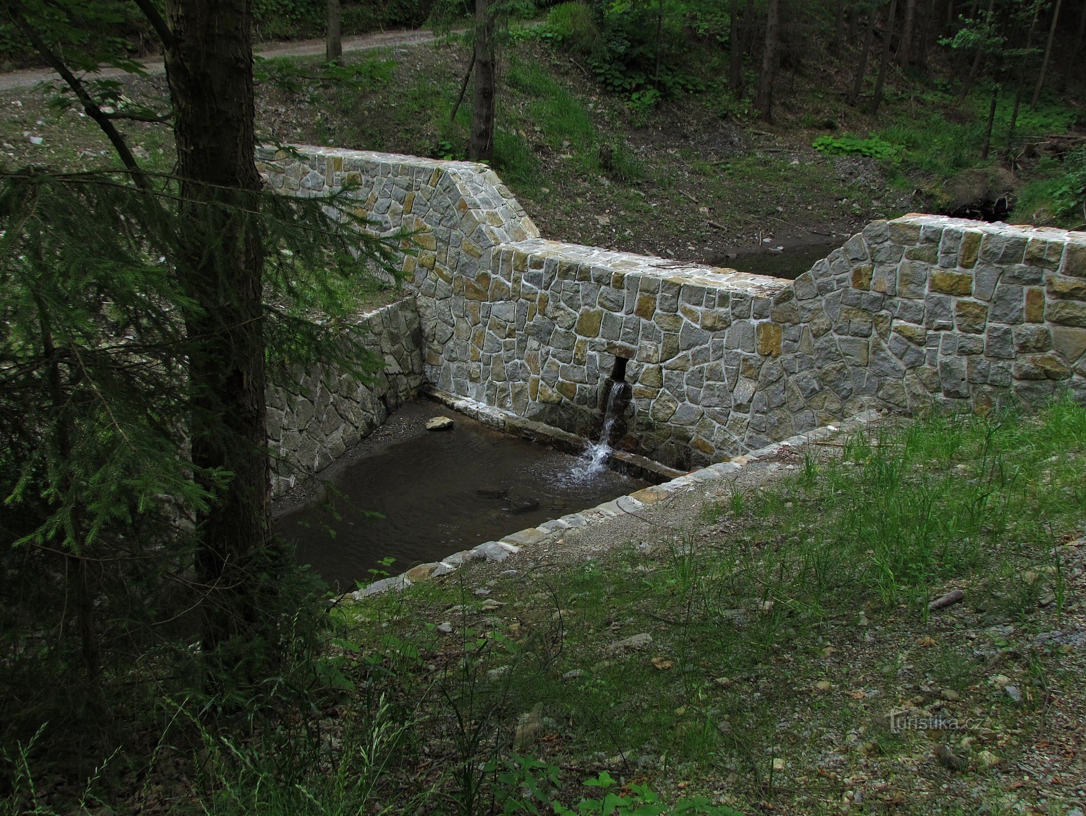 new weirs under Čerňava