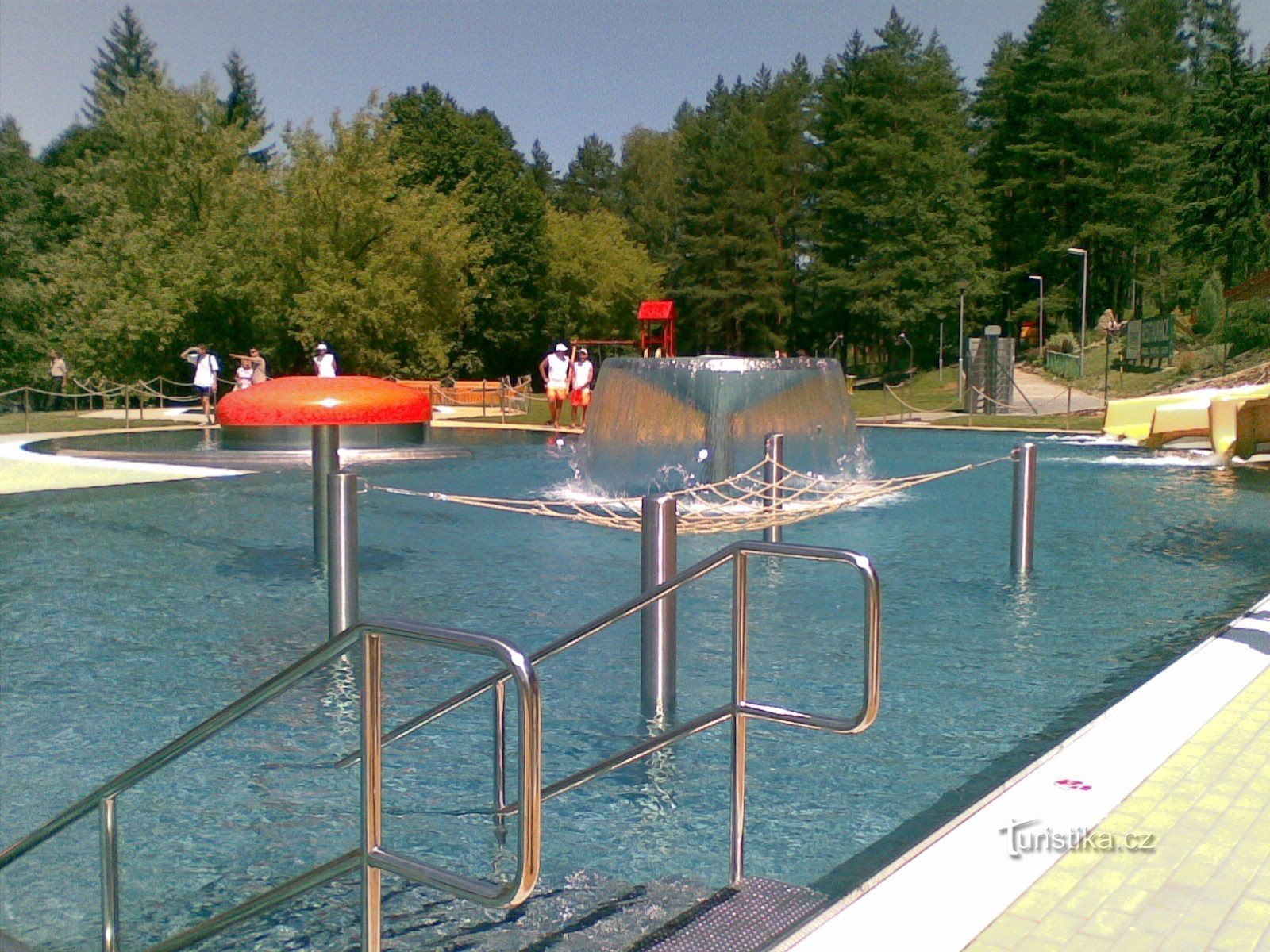 Nova piscina na barragem de Luhačovická