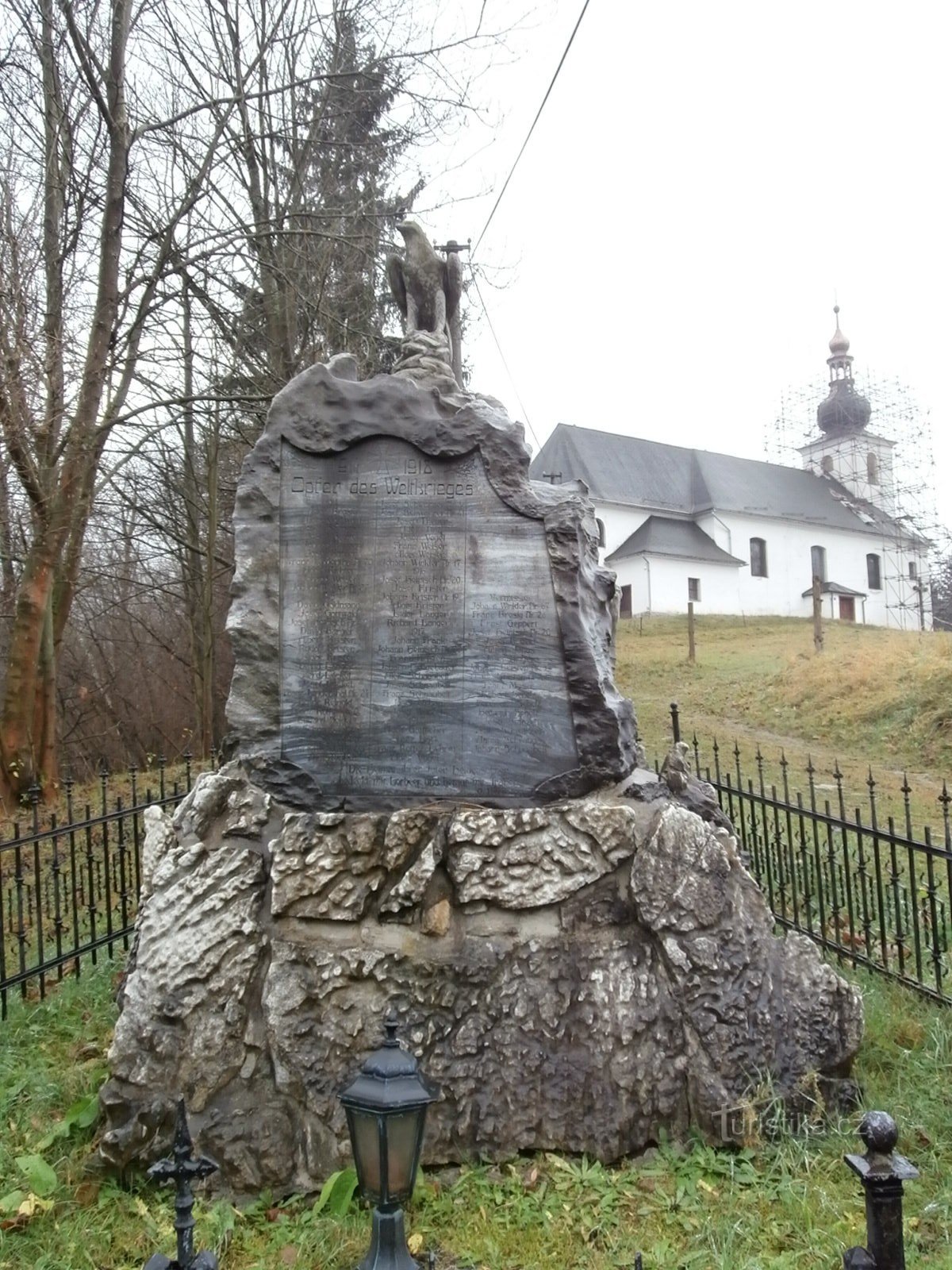 Нове Лосины - памятник